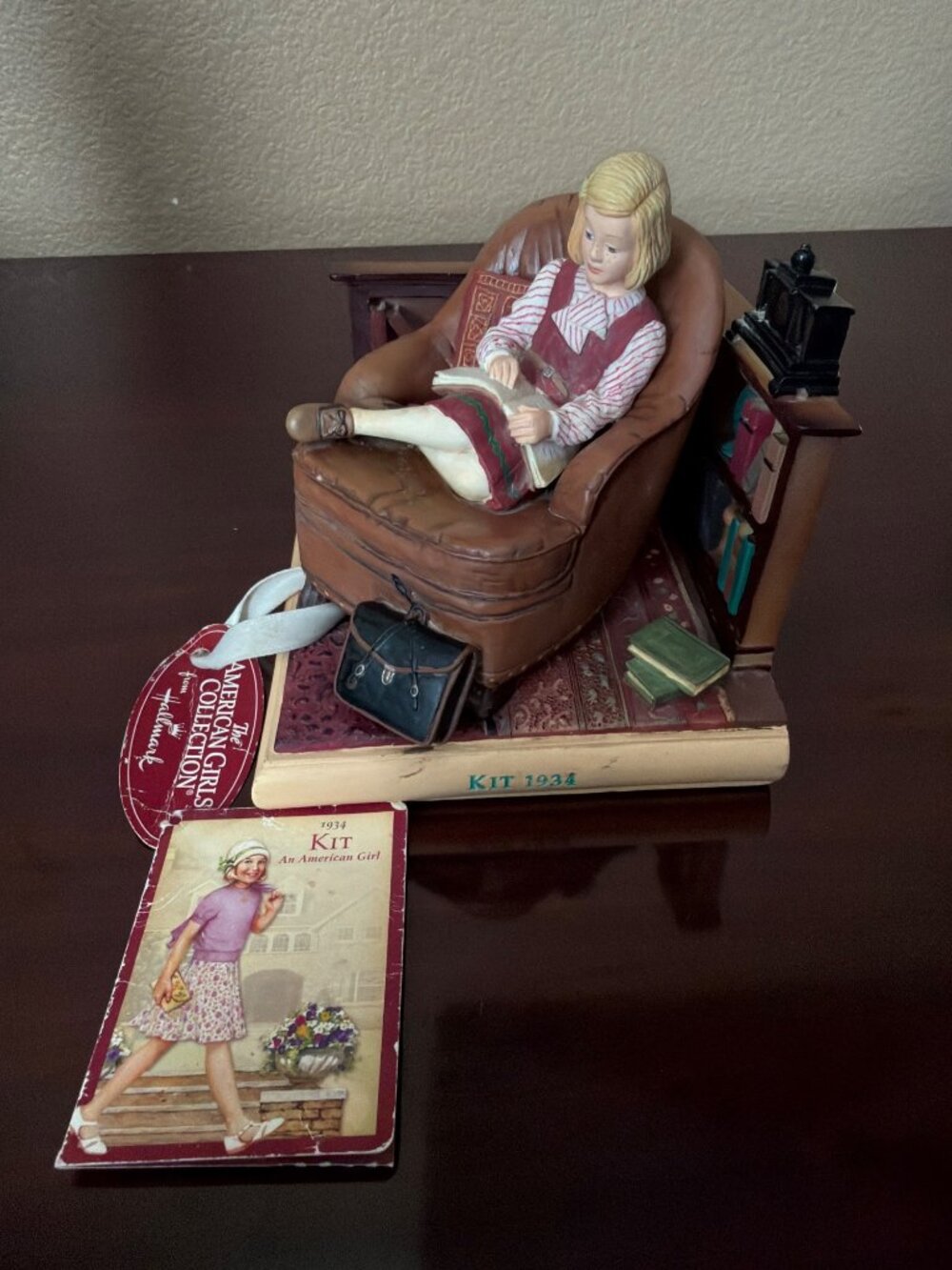 2002 Hallmark American Girl Kit Kittredge 1934 Bookend Resin Figure w/Tag FLAW - Picture 2 of 14